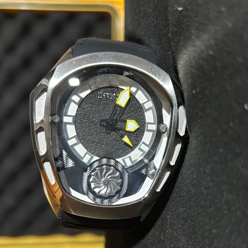 Invicta 35442 – Akula Automatic Men’s Watch